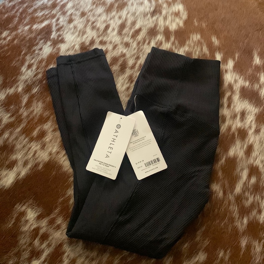 NWT - athleta salutation stash leggings
